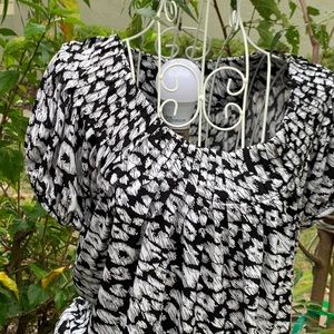 Women top black and white small size